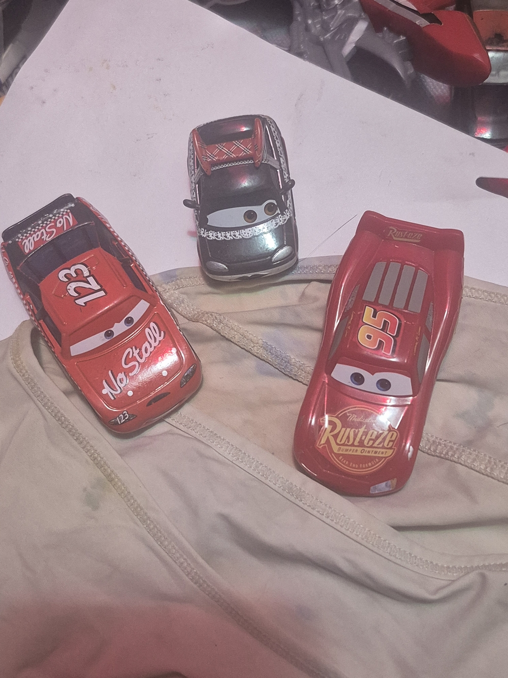 Disney Pixar Cars Lightning McQueen & Friends Die-Cast Racer Set - Red